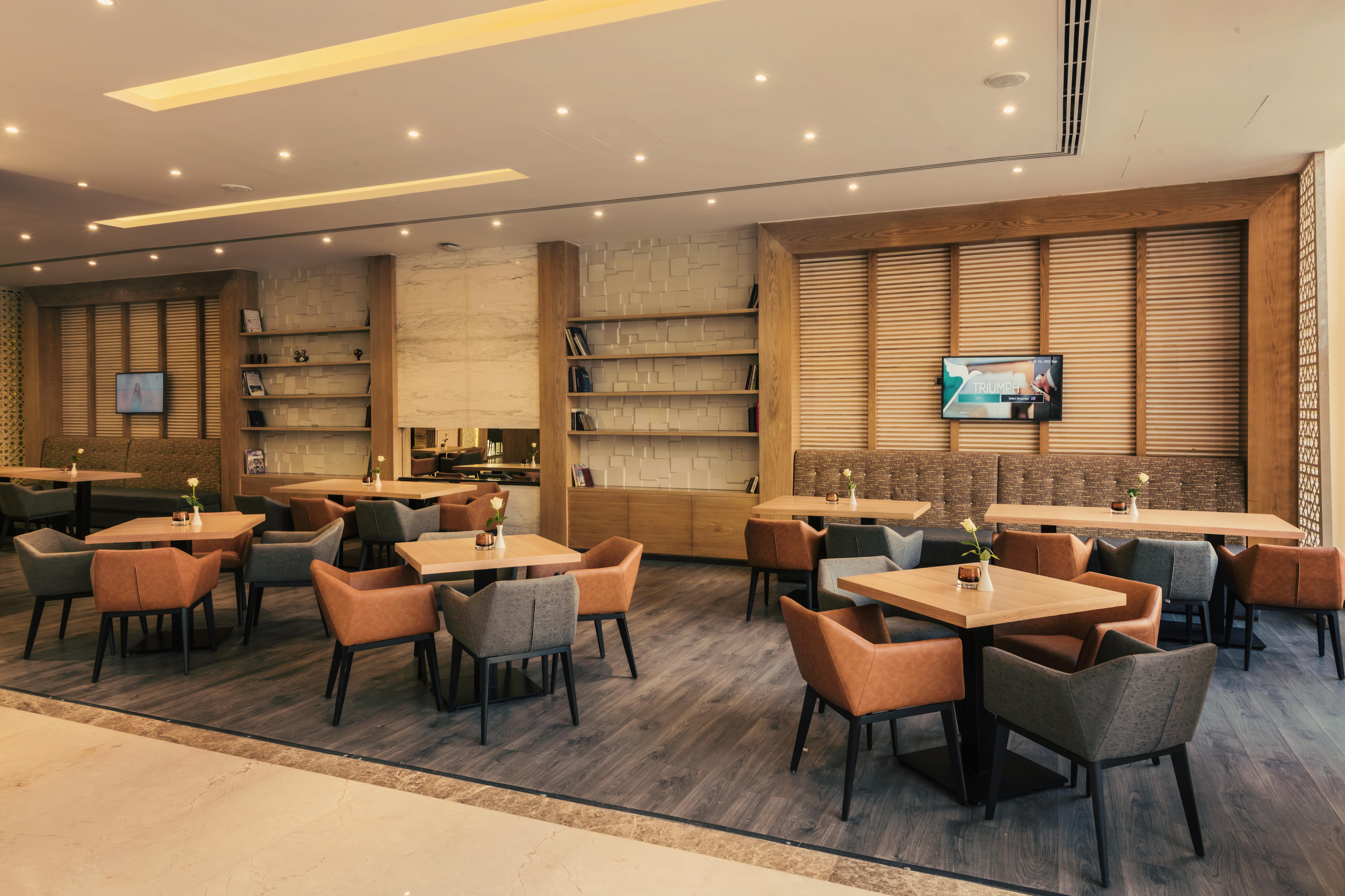 Triumph Luxury Hotel Kahire Dış mekan fotoğraf The lounge at Male International Airport