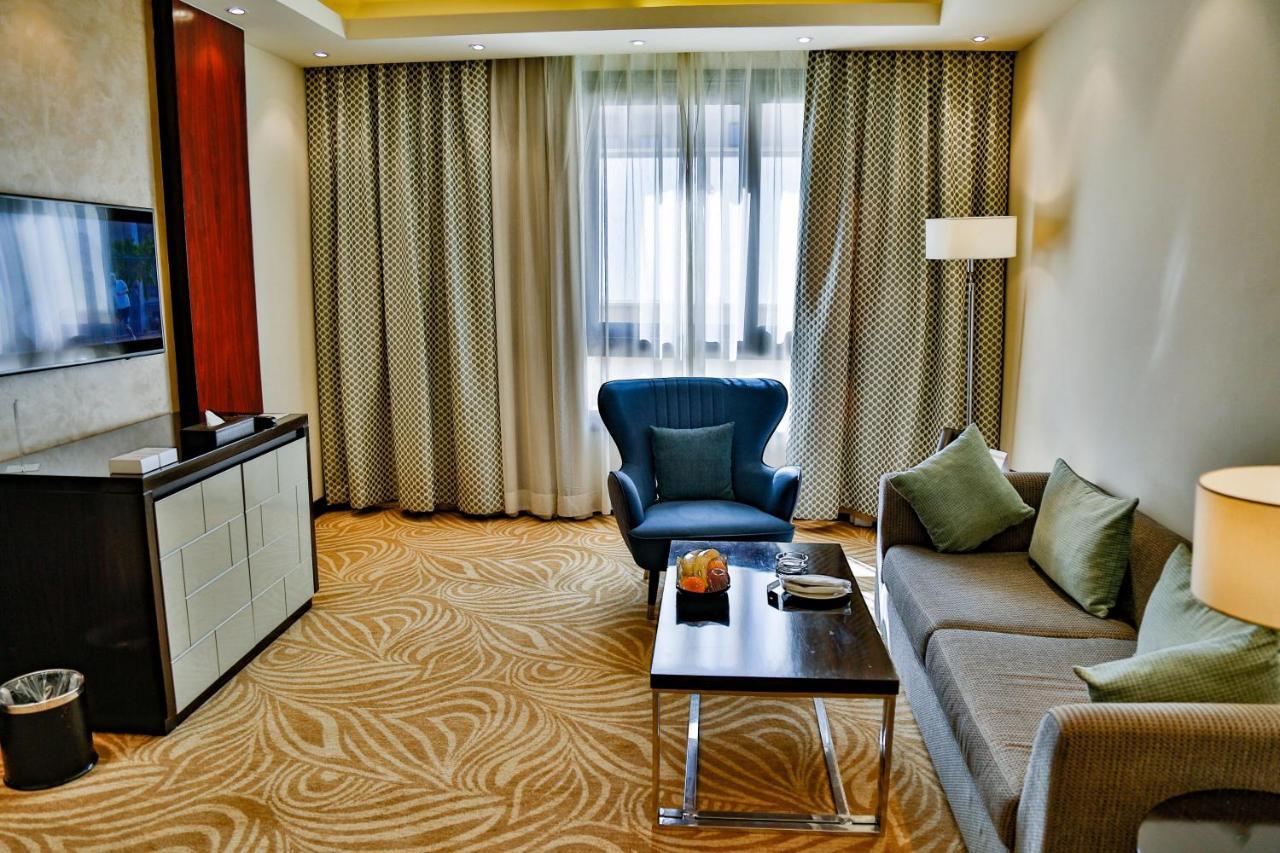 Triumph Luxury Hotel Kahire Dış mekan fotoğraf Living room of a suite