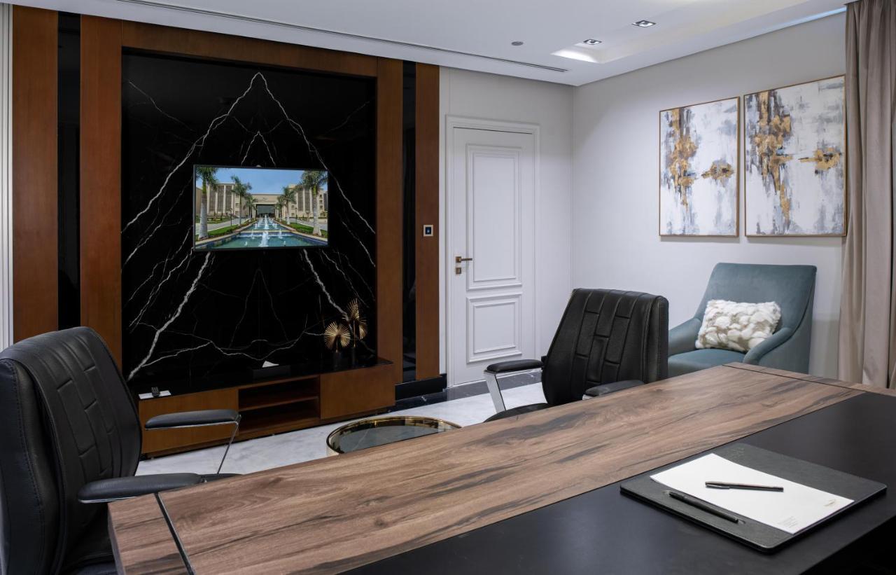 Triumph Luxury Hotel Kahire Dış mekan fotoğraf Office of the Chairman