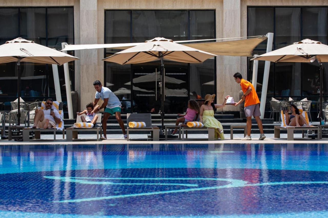 Triumph Luxury Hotel Kahire Dış mekan fotoğraf The pool at the Ritz-Carlton, Dubai