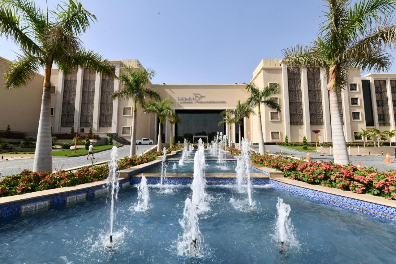 Triumph Luxury Hotel Kahire Dış mekan fotoğraf University Campus