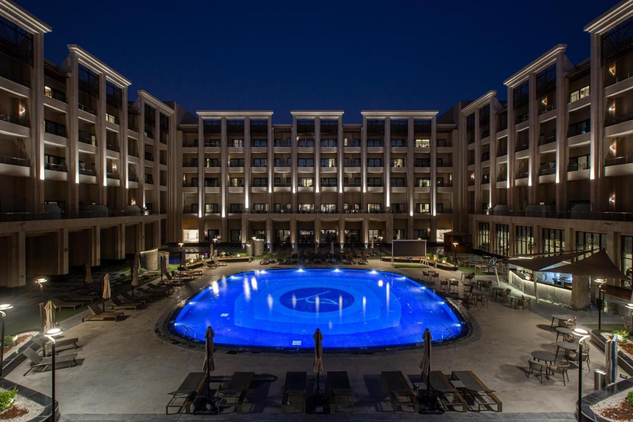 Triumph Luxury Hotel Kahire Dış mekan fotoğraf The hotel's main pool