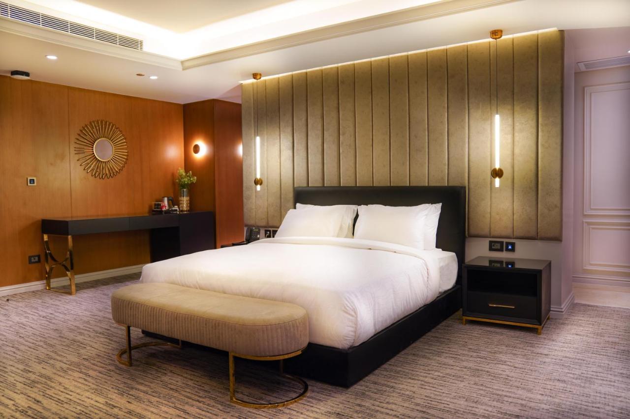 Triumph Luxury Hotel Kahire Dış mekan fotoğraf A bedroom at the hotel