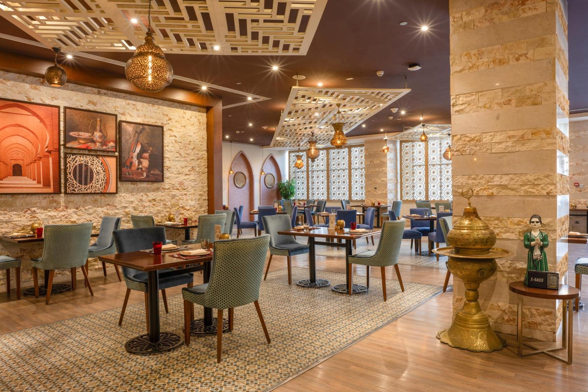 Triumph Luxury Hotel Kahire Dış mekan fotoğraf Restaurant
